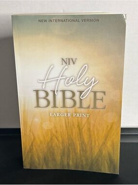 NIV Holy Bible Larger Print Paperback Zondervan New International Version - Used